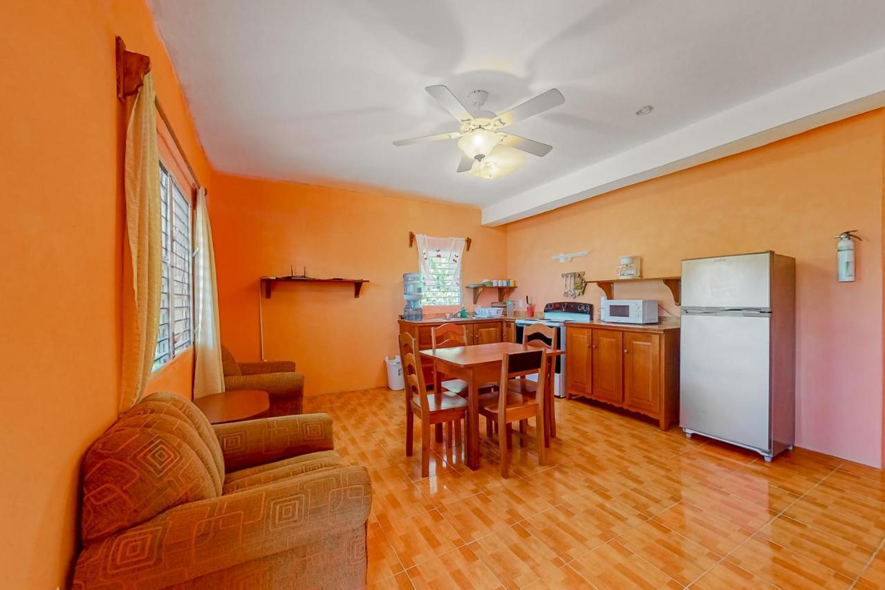 De Real Macaw Apartment Caye Caulker Bagian luar foto